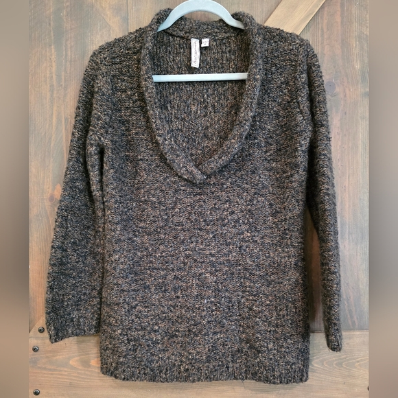 Alliance Knit Sweater Size Medium - Picture 1 of 5